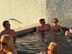 Bisexual swinger babes are having orals